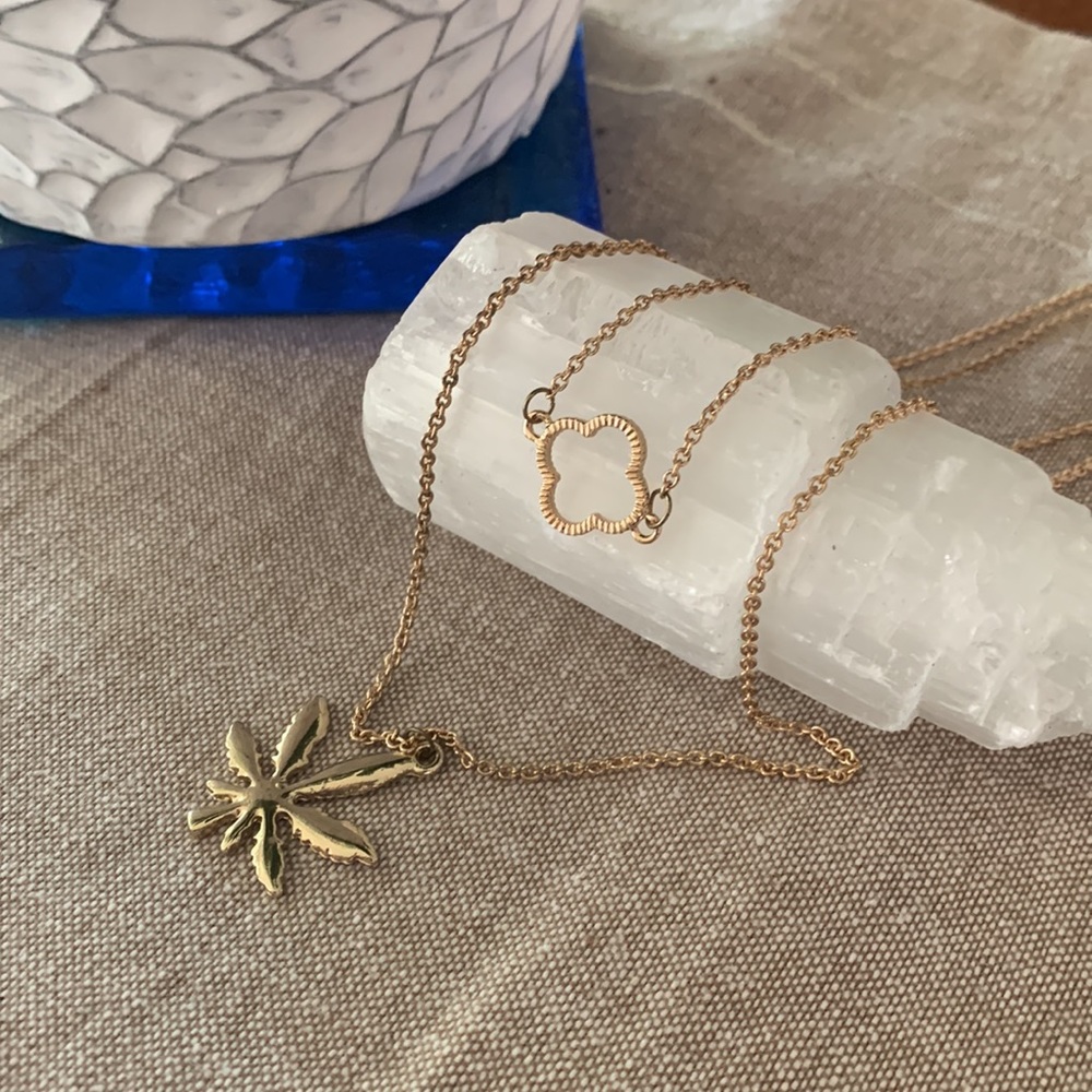 Double layer gold medallion & hemp leaf 16" necklace